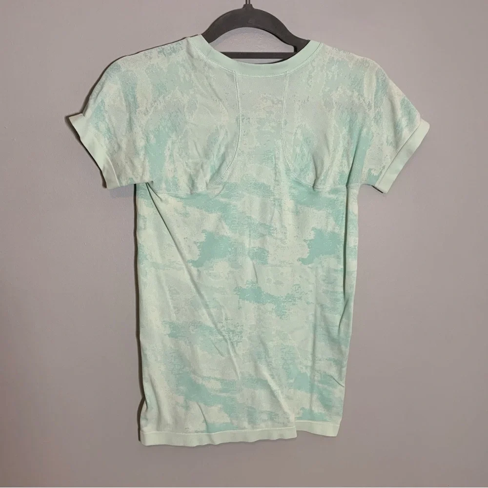 Athleta‎ Momentum Camo Tee Mint Green Seamless Short Sleeve Workout Shirt Small